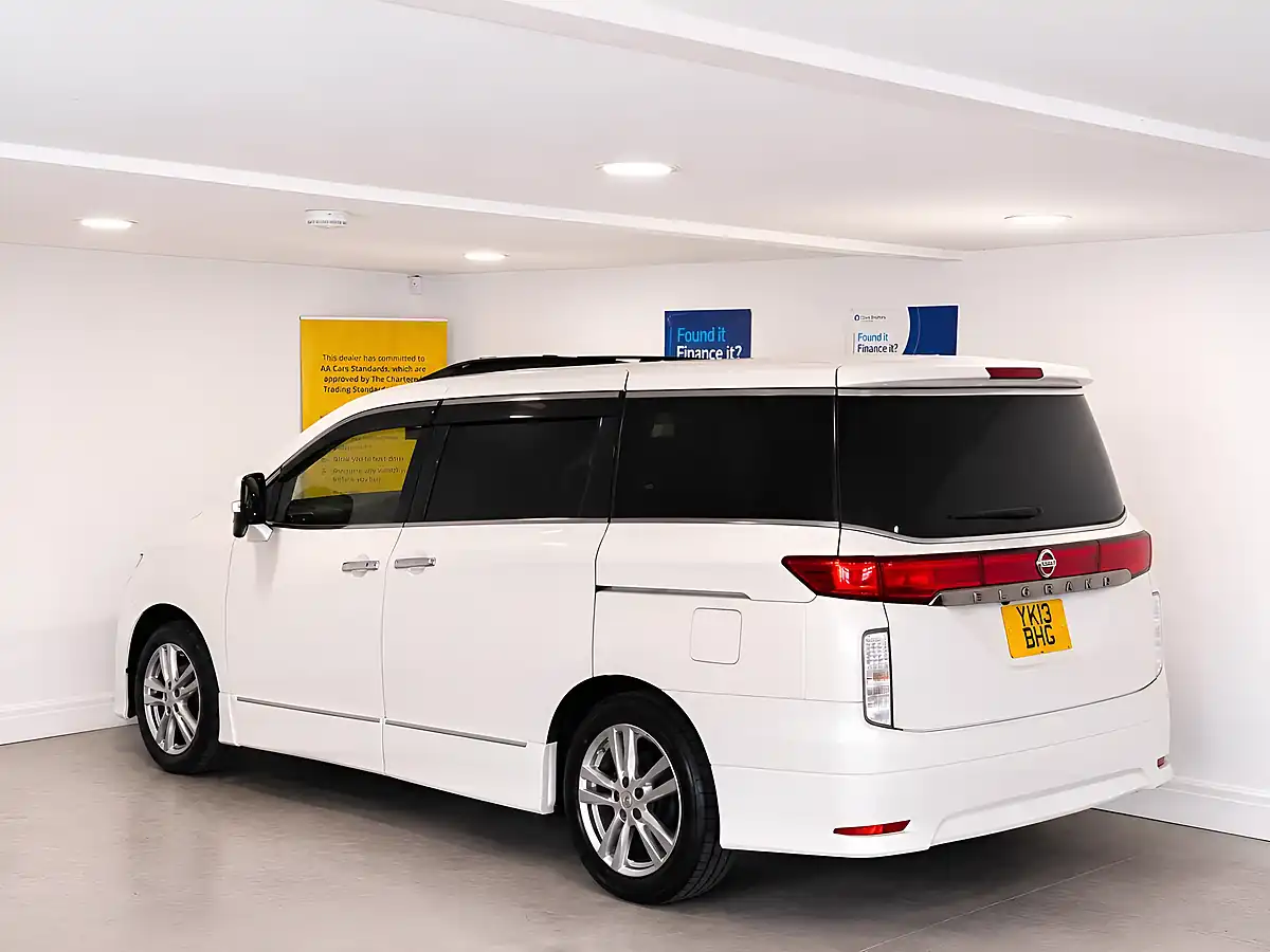 Used 2013 Nissan Elgrand Highway Star White - Interior and Exterior details 4