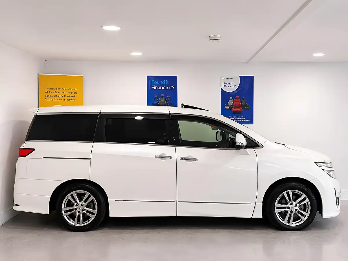 Used 2013 Nissan Elgrand Highway Star White - Interior and Exterior details 7