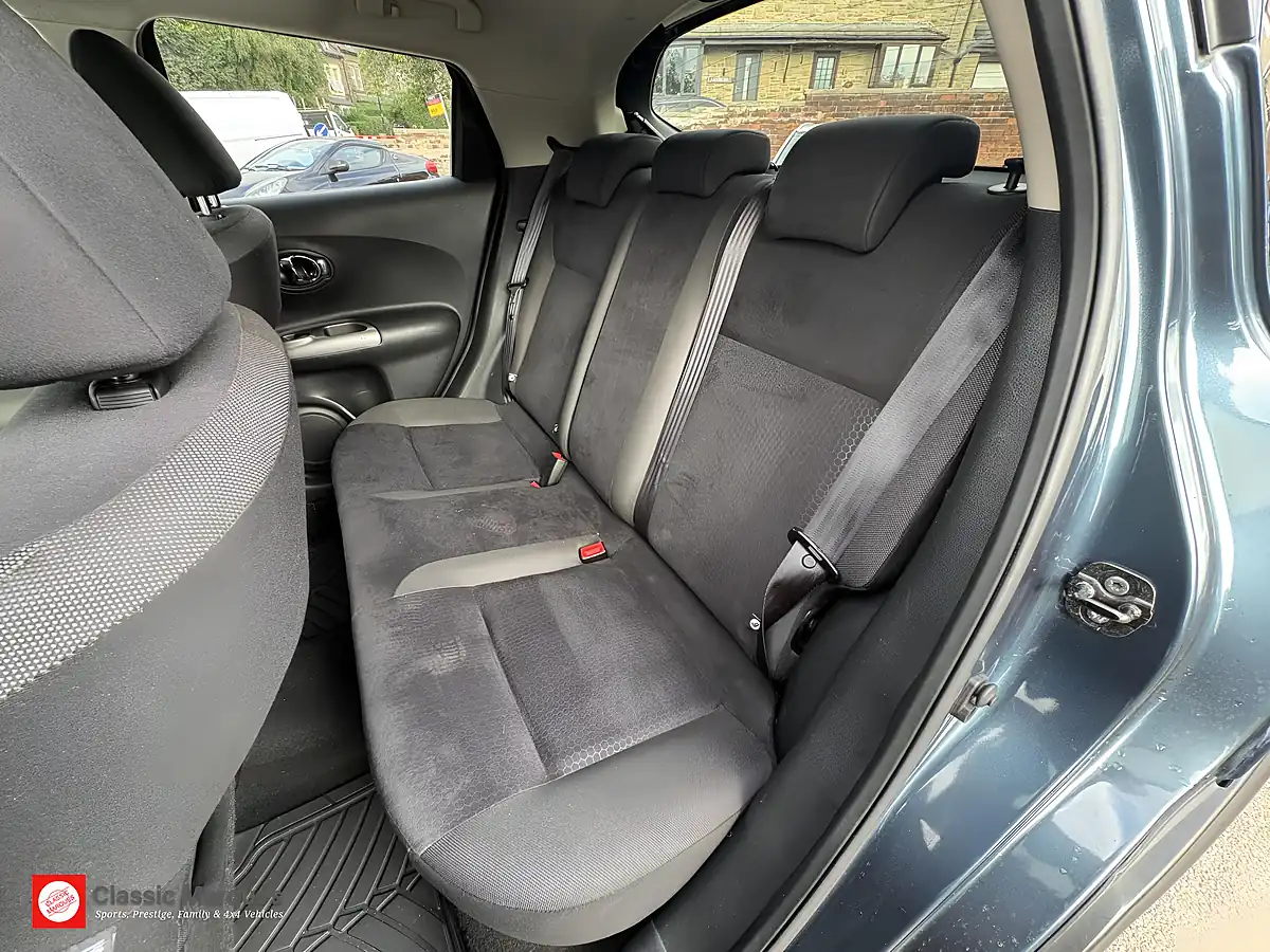 Used 2013 Nissan Juke Acenta Blue - Interior and Exterior details 12