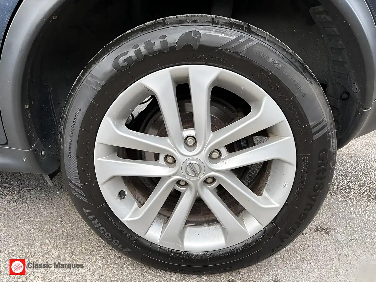 Used 2013 Nissan Juke Acenta Blue - Interior and Exterior details 19