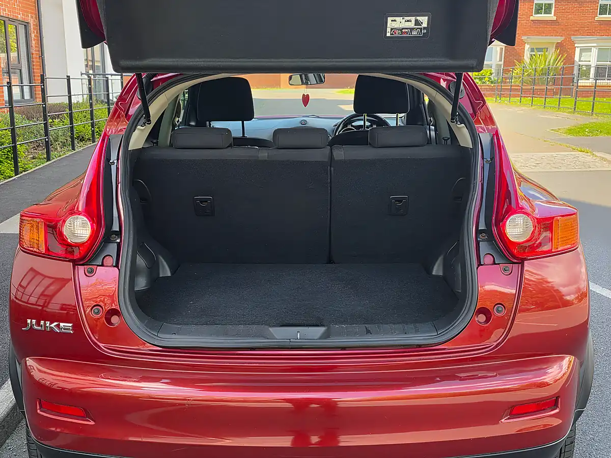 Used 2013 Nissan Juke Acenta Premium Red - Interior and Exterior details 17
