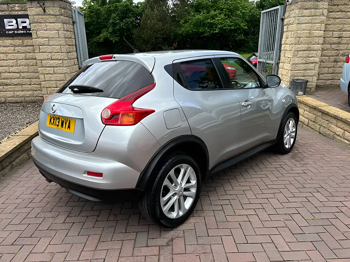 Used 2013 Nissan Juke Acenta Premium Silver - Interior and Exterior details 12