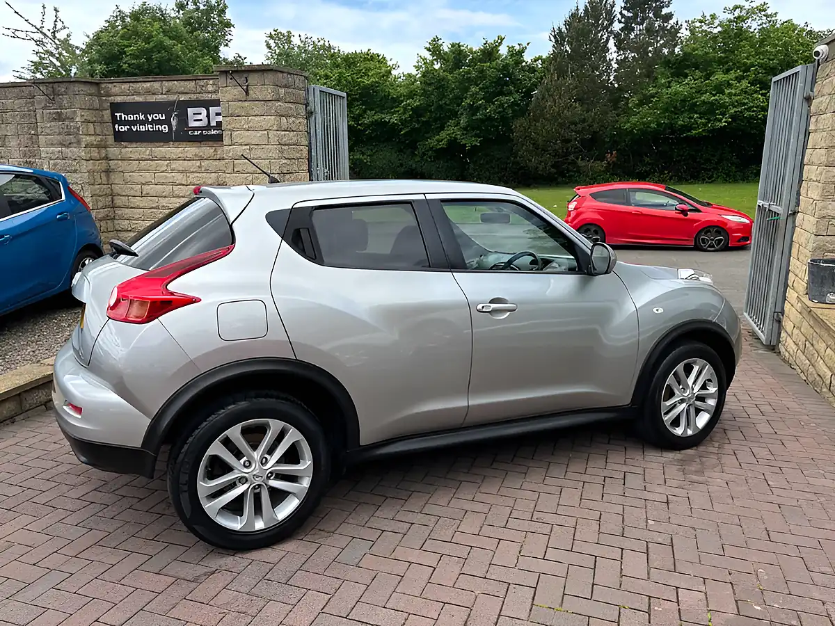 Used 2013 Nissan Juke Acenta Premium Silver - Interior and Exterior details 13