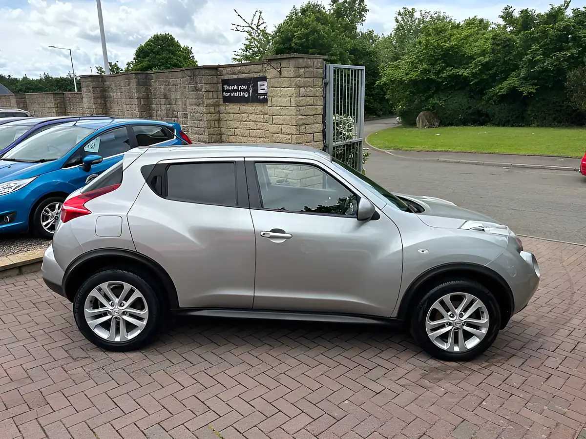 Used 2013 Nissan Juke Acenta Premium Silver - Interior and Exterior details 14