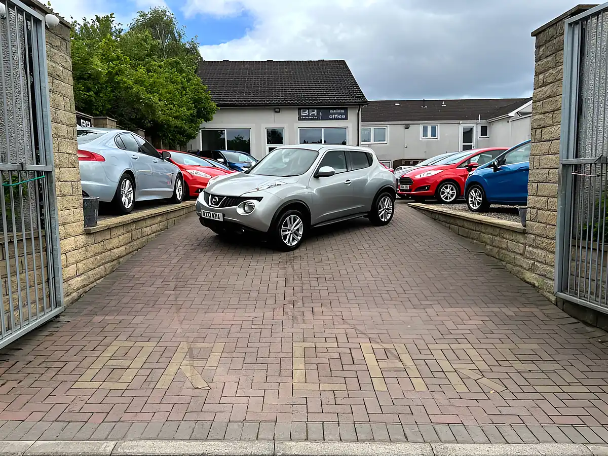 Used 2013 Nissan Juke Acenta Premium Silver - Interior and Exterior details 3