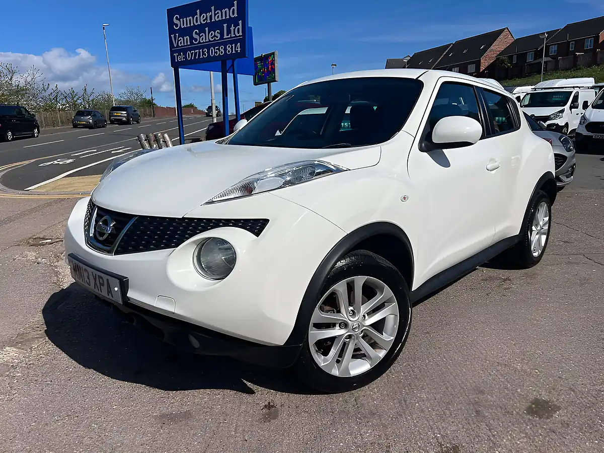 Used 2013 Nissan Juke Acenta White - Front View