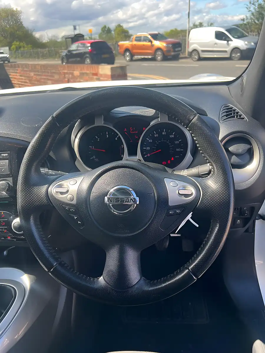 Used 2013 Nissan Juke Acenta White - Interior and Exterior details 10