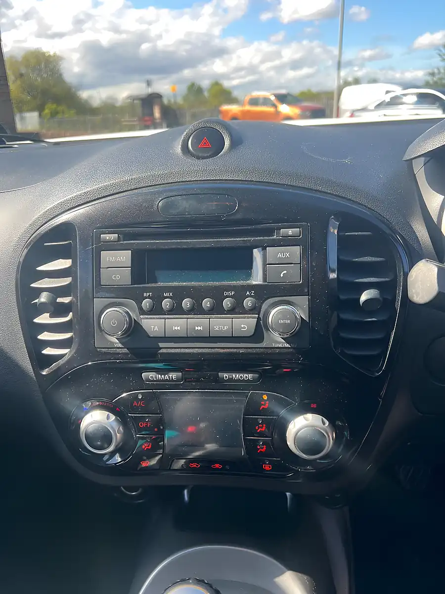 Used 2013 Nissan Juke Acenta White - Interior and Exterior details 11