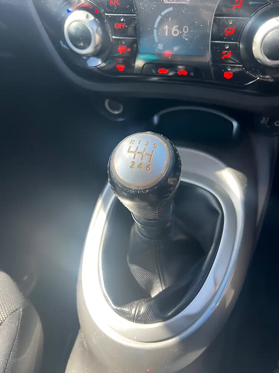 Used 2013 Nissan Juke Acenta White - Interior and Exterior details 13