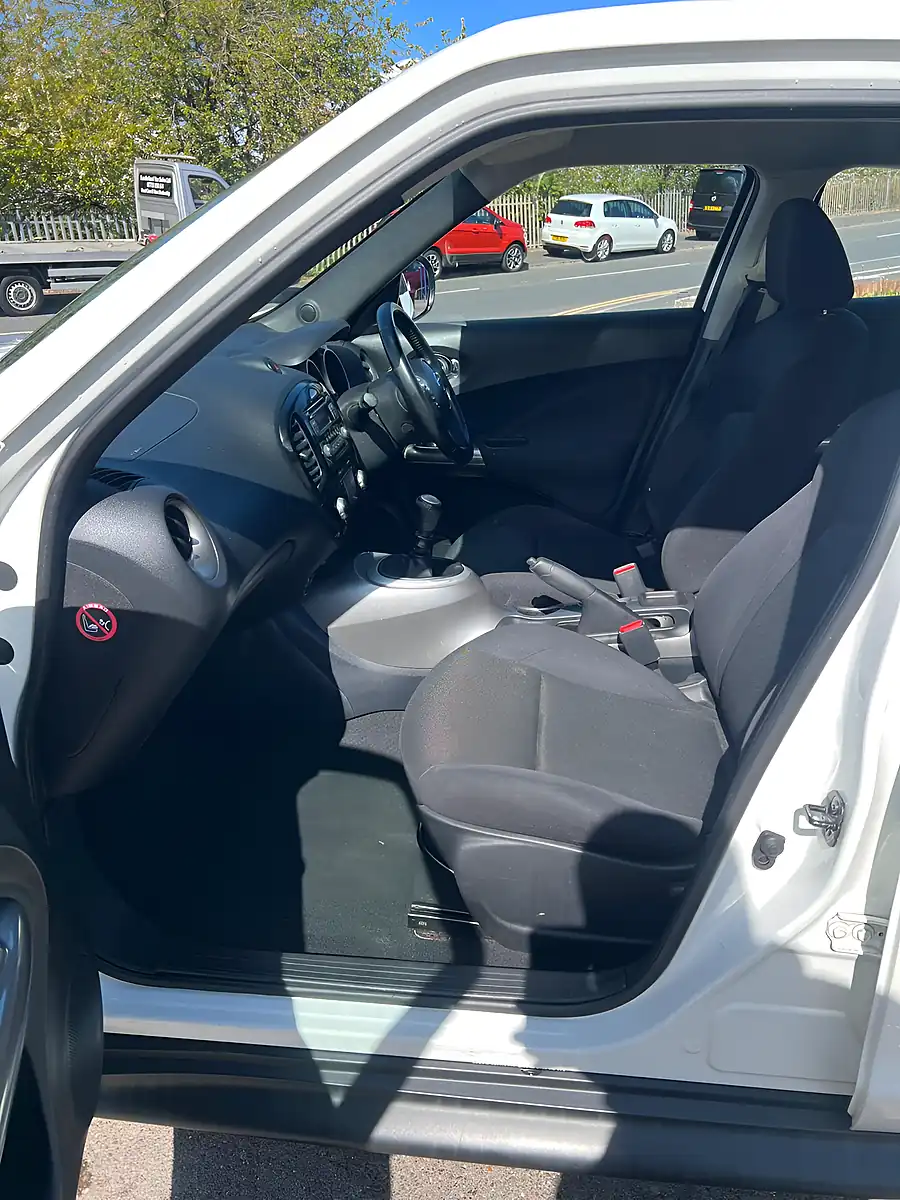 Used 2013 Nissan Juke Acenta White - Interior and Exterior details 16