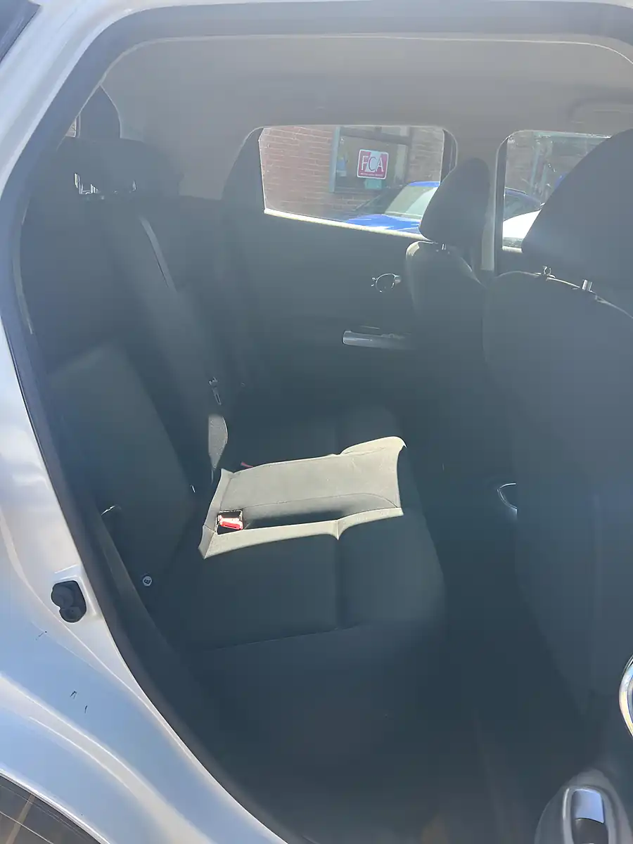 Used 2013 Nissan Juke Acenta White - Interior and Exterior details 18