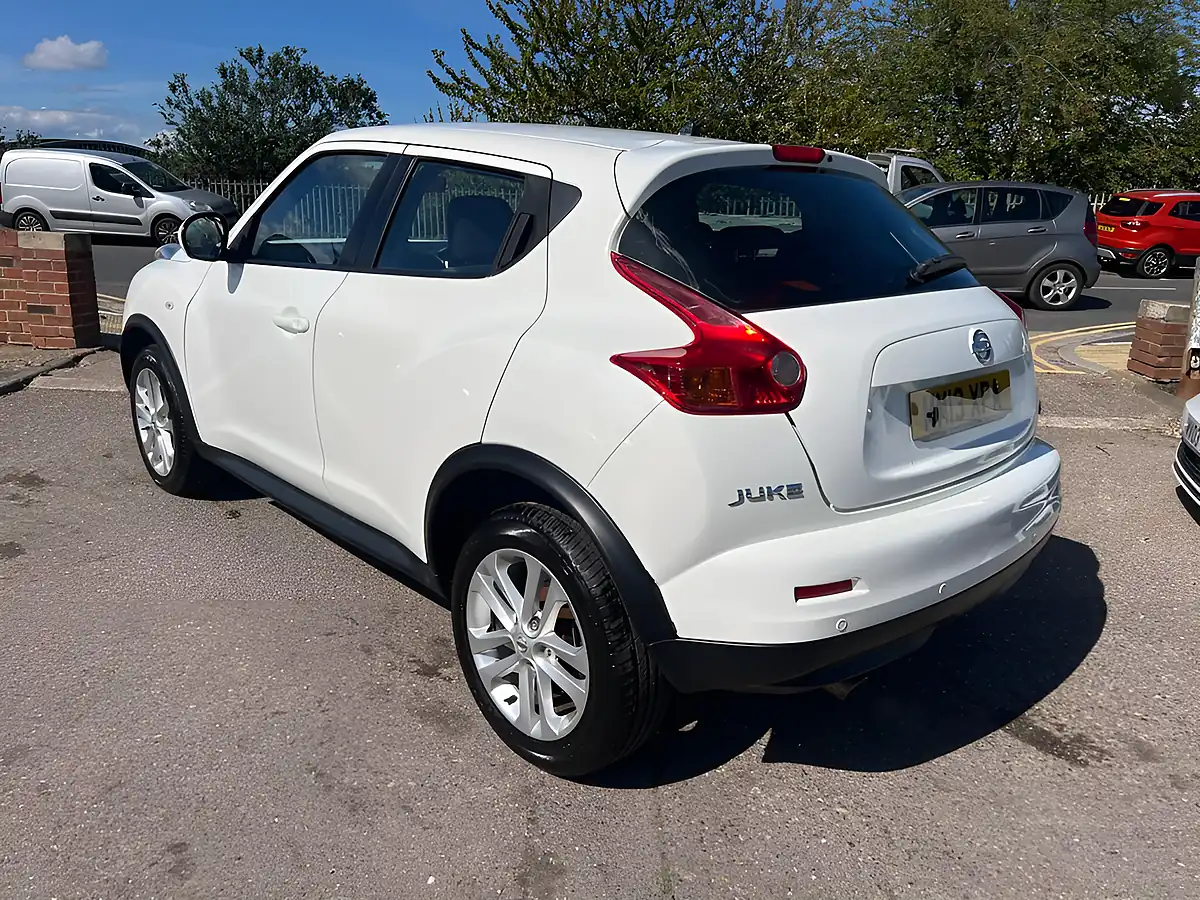 Used 2013 Nissan Juke Acenta White - Interior and Exterior details 3