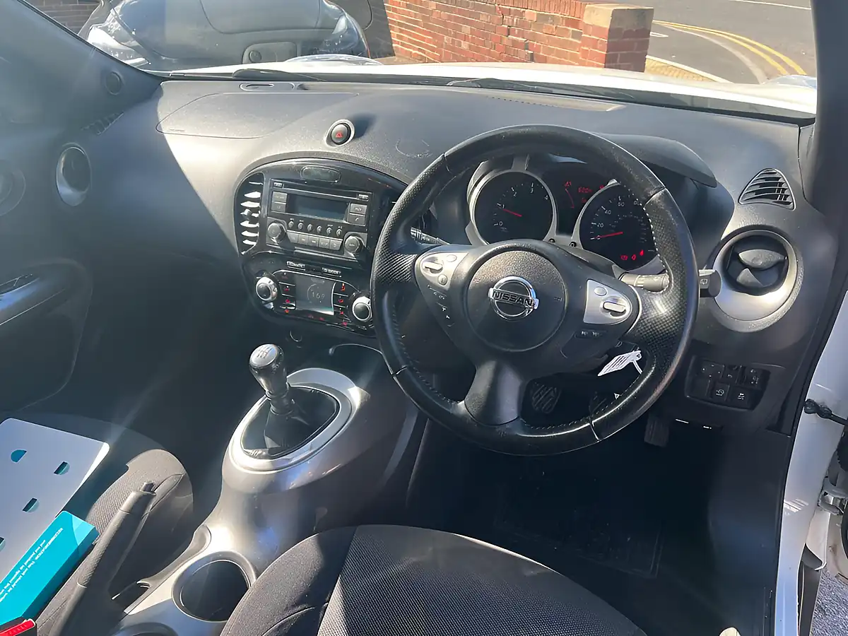 Used 2013 Nissan Juke Acenta White - Interior and Exterior details 9