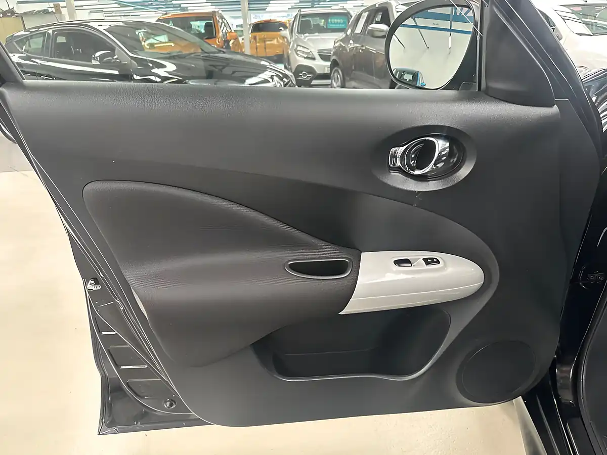 Used 2013 Nissan Juke Ministry of Sound Pearl Black - Interior and Exterior details 16