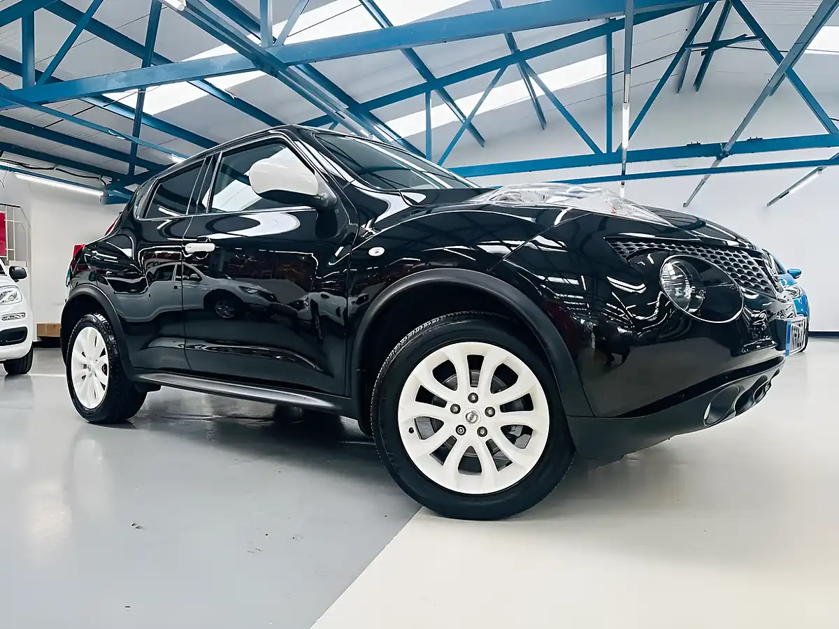 Used 2013 Nissan Juke Ministry of Sound Pearl Black - Interior and Exterior details 3