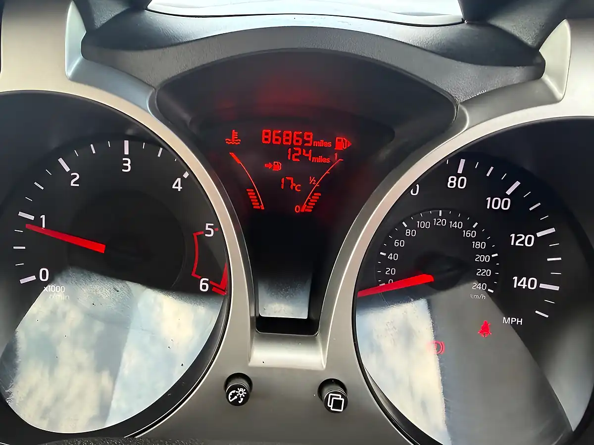 Used 2013 Nissan Juke N-Tec Black - Interior and Exterior details 4