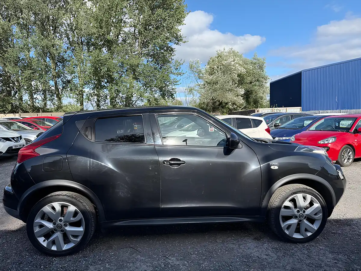 Used 2013 Nissan Juke N-Tec Black - Interior and Exterior details 9