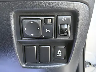Used 2013 Nissan Juke N-Tec Silver - Interior and Exterior details 18