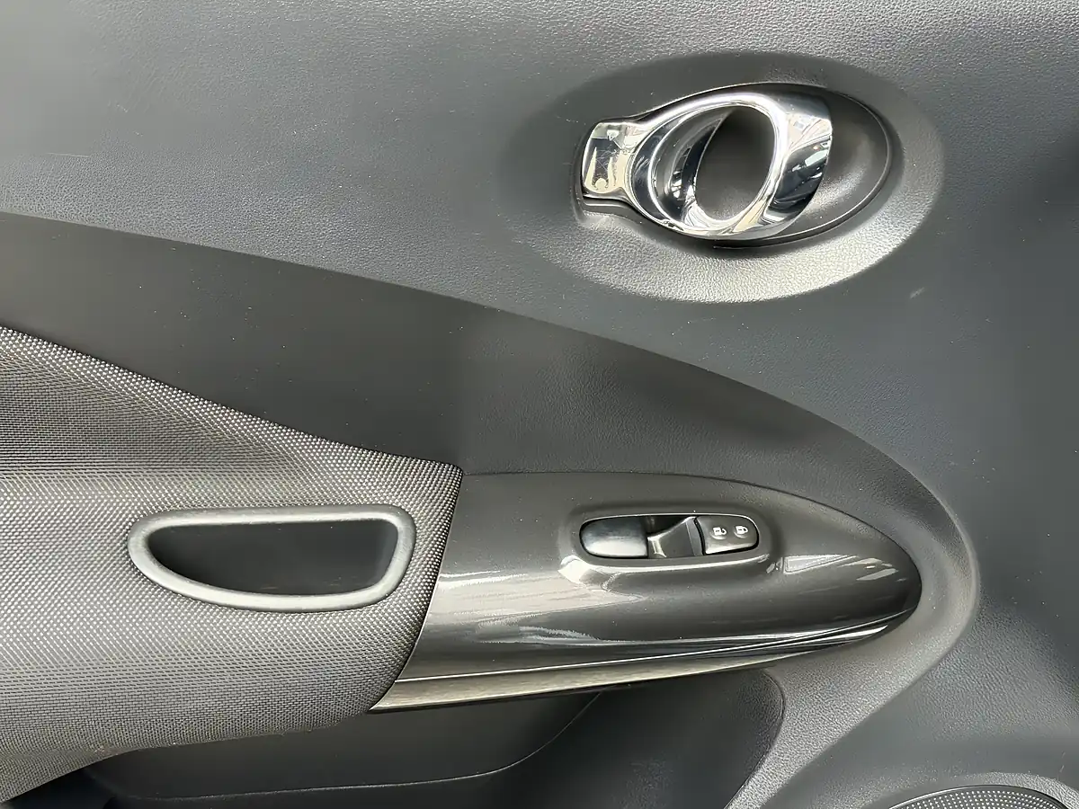 Used 2013 Nissan Juke N-Tec Silver - Interior and Exterior details 19