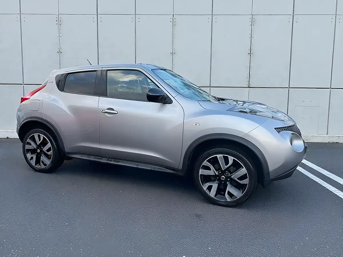 Used 2013 Nissan Juke N-Tec Silver - Front View