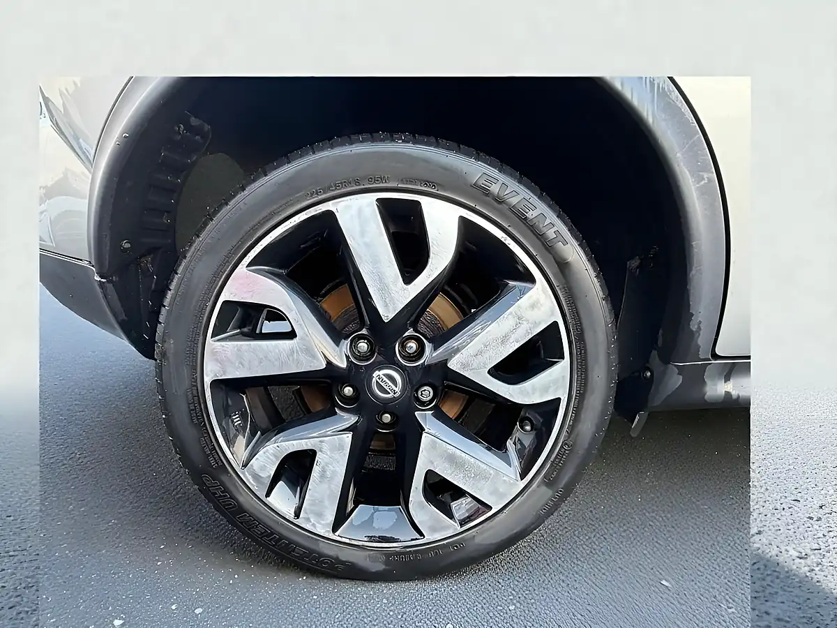 Used 2013 Nissan Juke N-Tec Silver - Interior and Exterior details 3