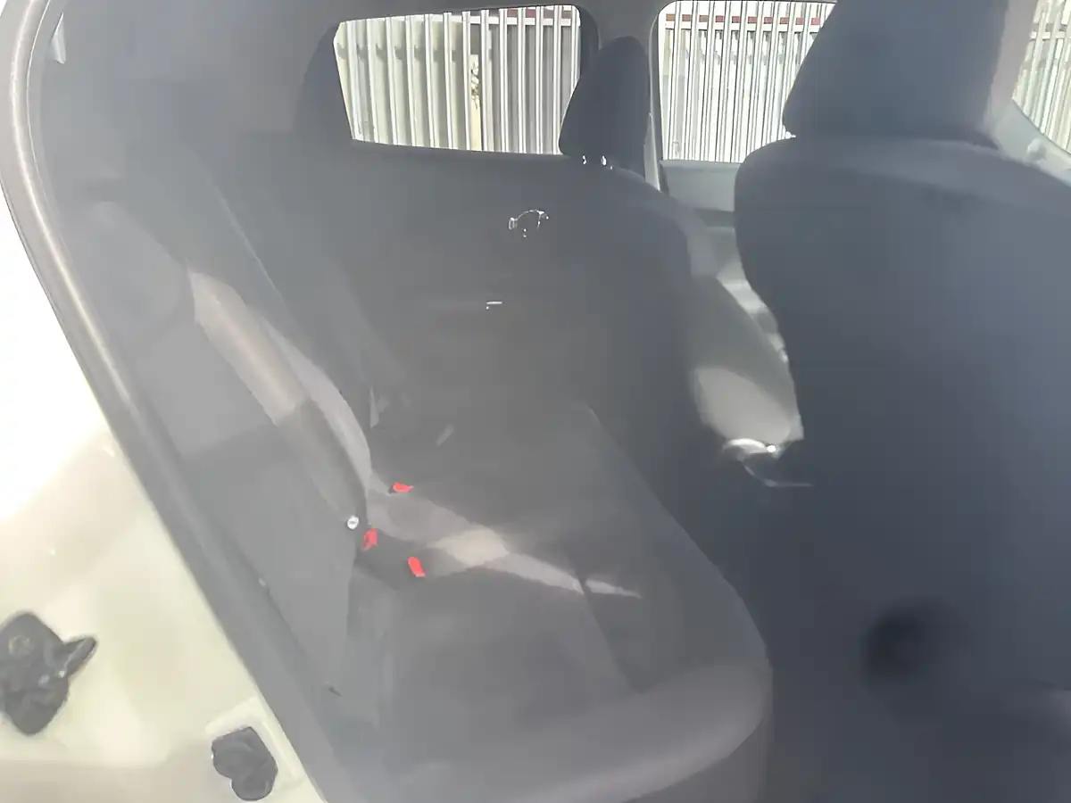Used 2013 Nissan Juke N-Tec White - Interior and Exterior details 10