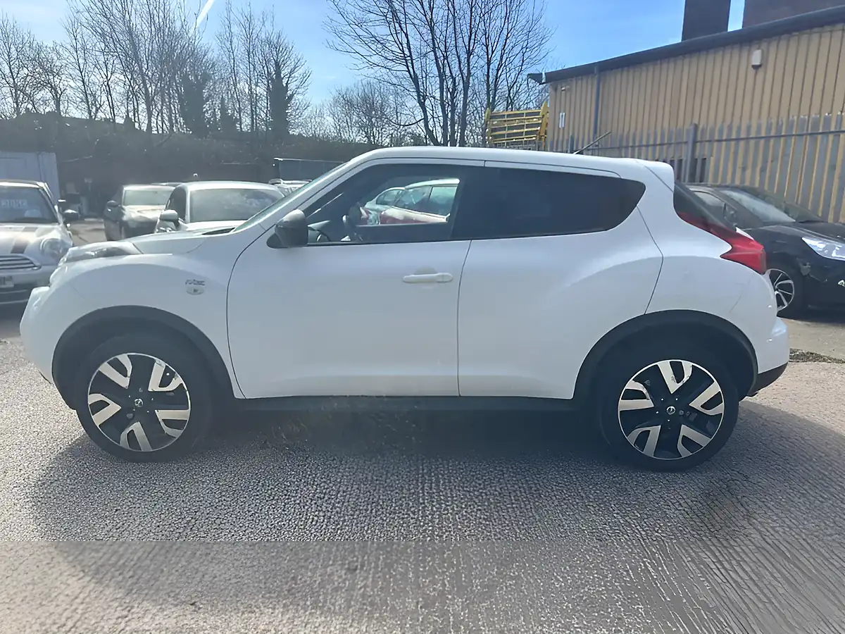 Used 2013 Nissan Juke N-Tec White - Interior and Exterior details 4