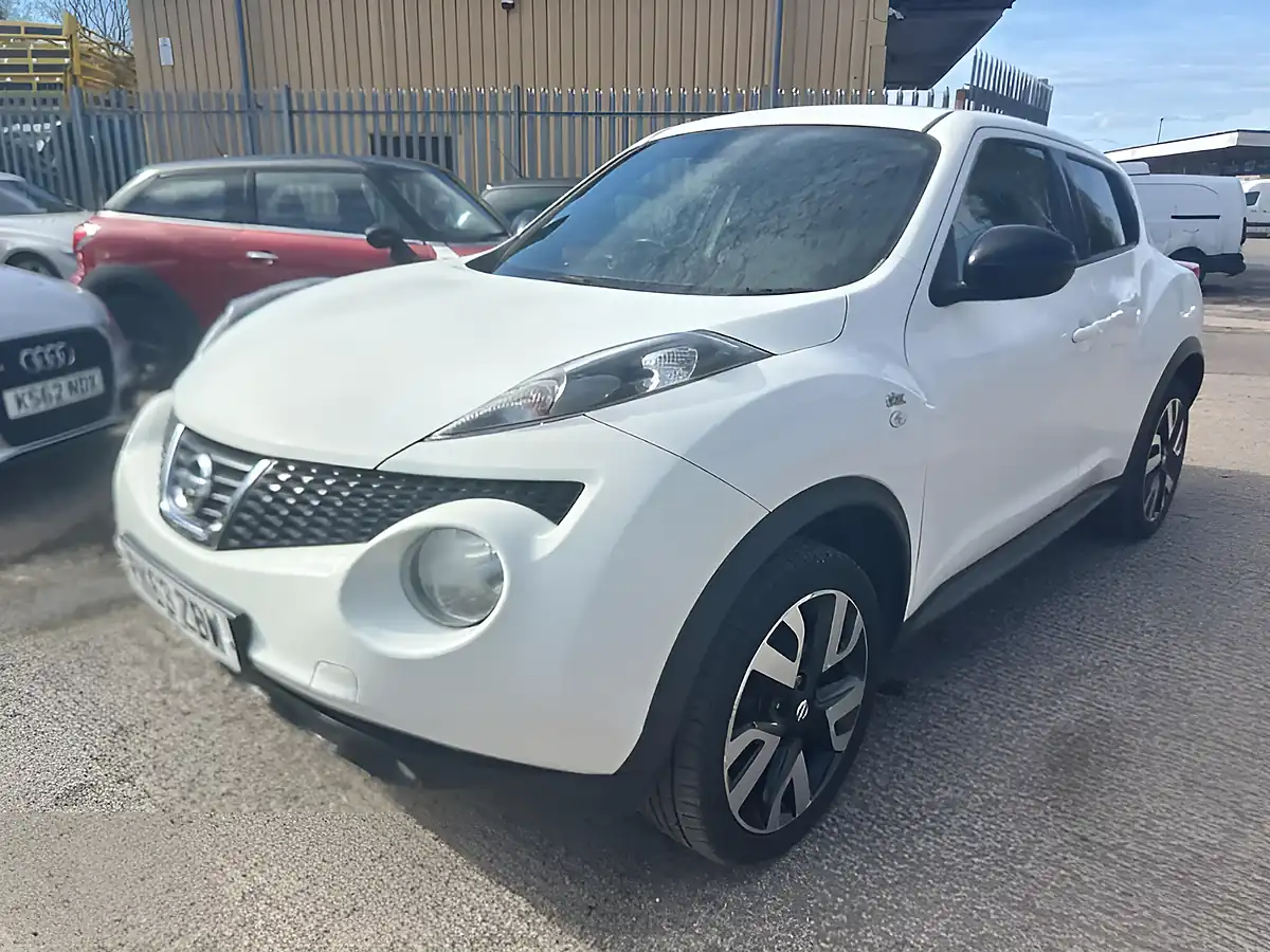 Used 2013 Nissan Juke N-Tec White - Interior and Exterior details 5