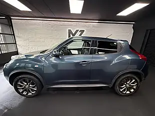 Used 2013 Nissan Juke Tekna Blue - Interior and Exterior details 12