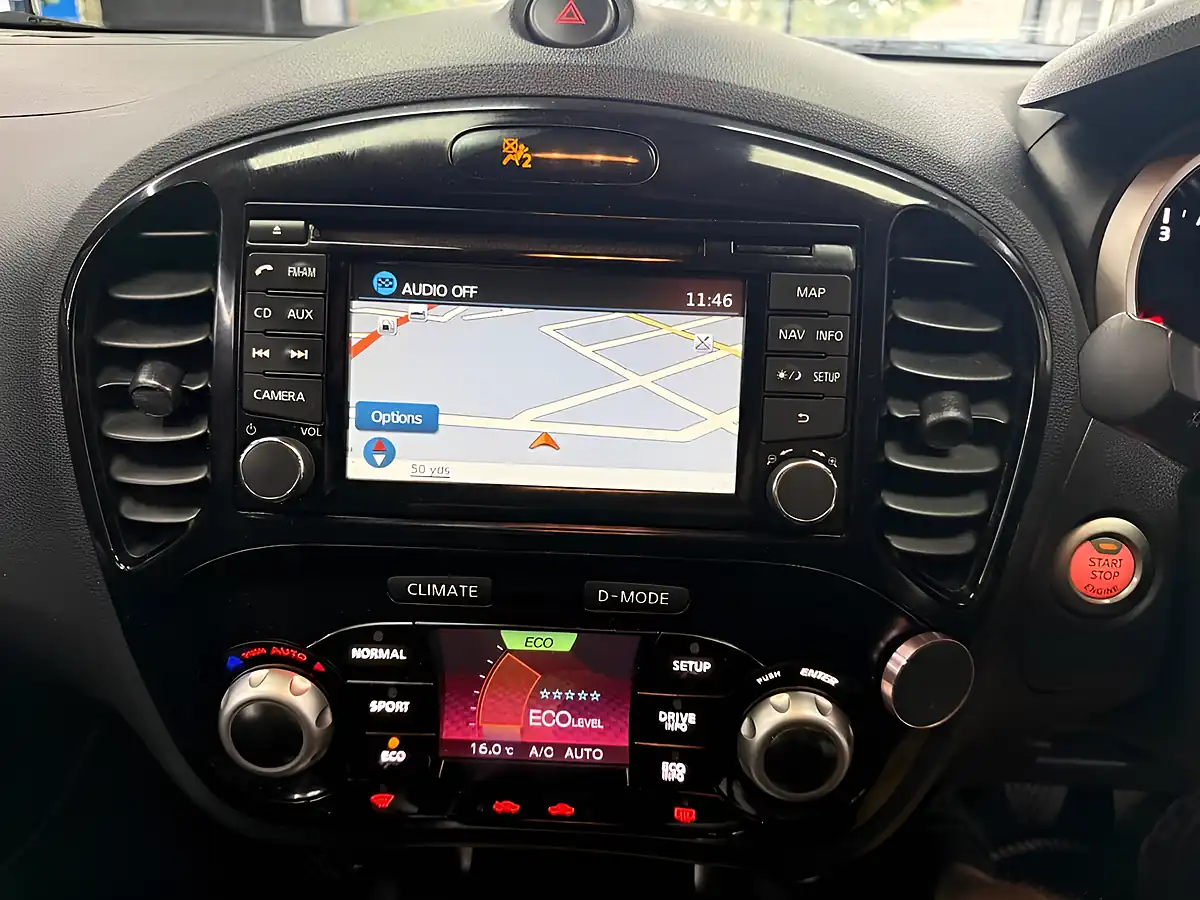 Used 2013 Nissan Juke Tekna Blue - Interior and Exterior details 13