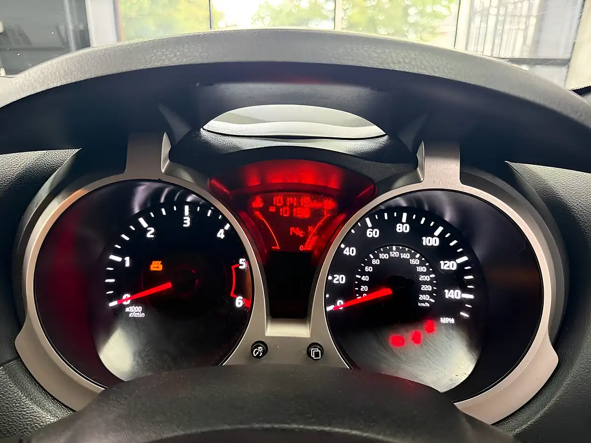 Used 2013 Nissan Juke Tekna Blue - Interior and Exterior details 15