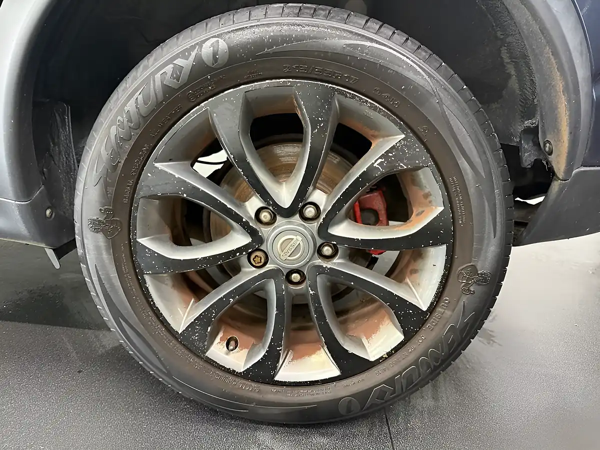 Used 2013 Nissan Juke Tekna Blue - Interior and Exterior details 16
