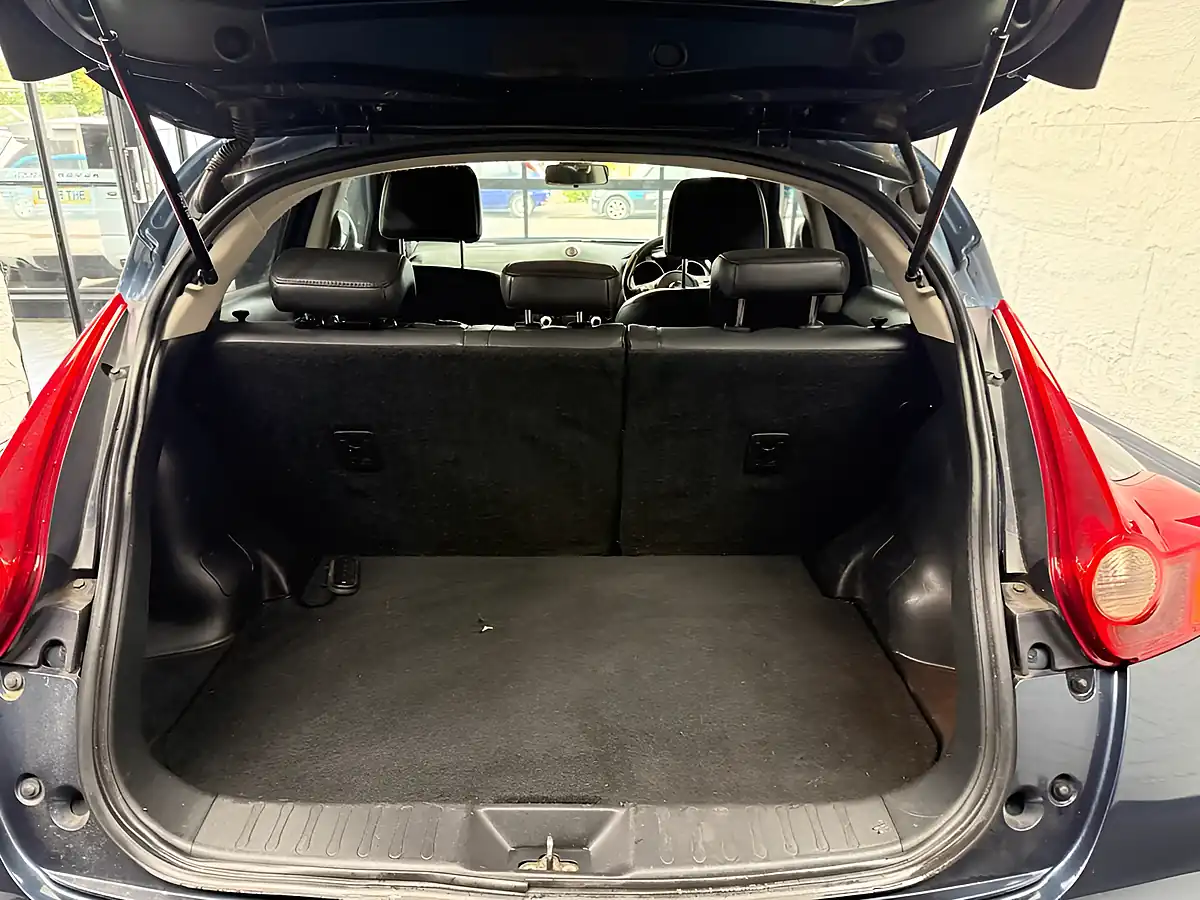 Used 2013 Nissan Juke Tekna Blue - Interior and Exterior details 19
