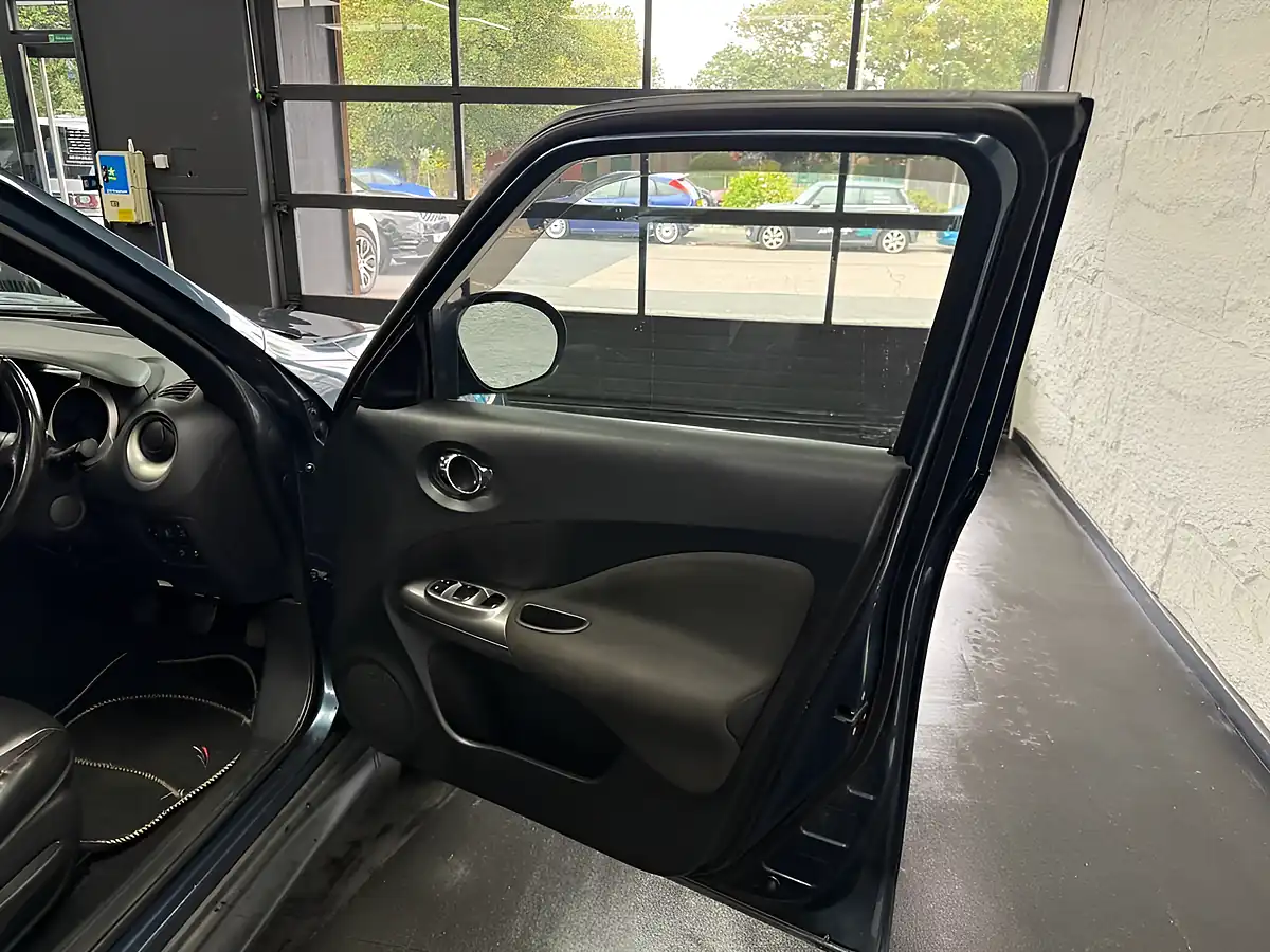 Used 2013 Nissan Juke Tekna Blue - Interior and Exterior details 20