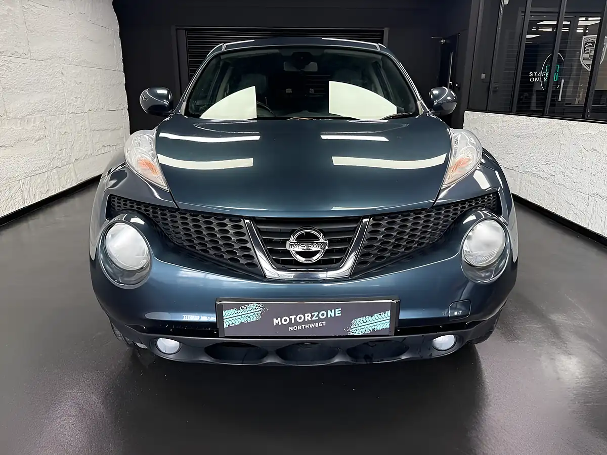 Used 2013 Nissan Juke Tekna Blue - Interior and Exterior details 3