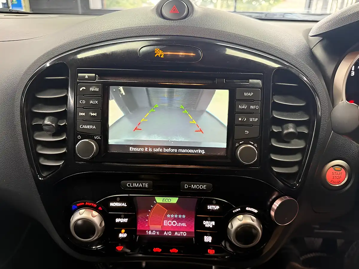 Used 2013 Nissan Juke Tekna Blue - Interior and Exterior details 6
