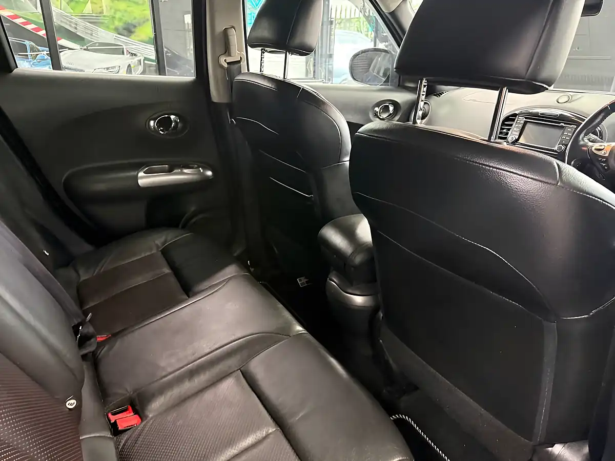 Used 2013 Nissan Juke Tekna Blue - Interior and Exterior details 10
