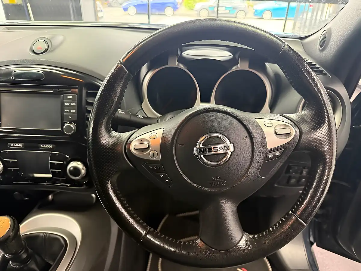 Used 2013 Nissan Juke Tekna Blue - Interior and Exterior details 12