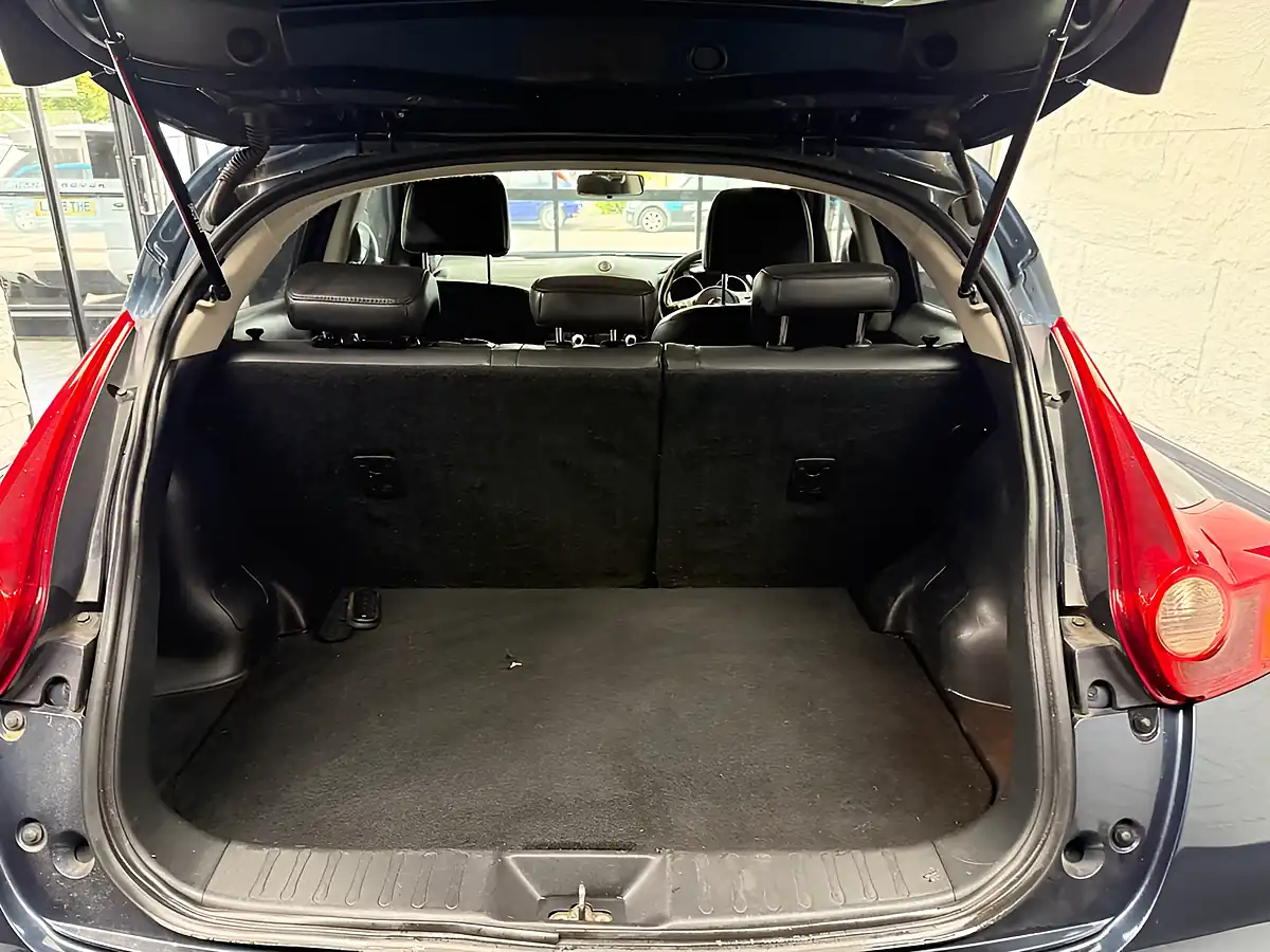 Used 2013 Nissan Juke Tekna Blue - Interior and Exterior details 13