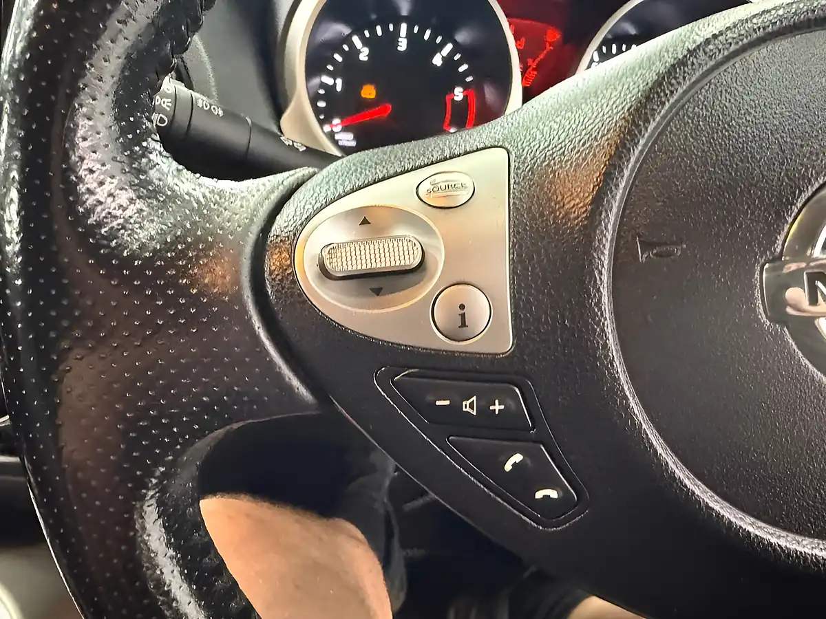 Used 2013 Nissan Juke Tekna Blue - Interior and Exterior details 15