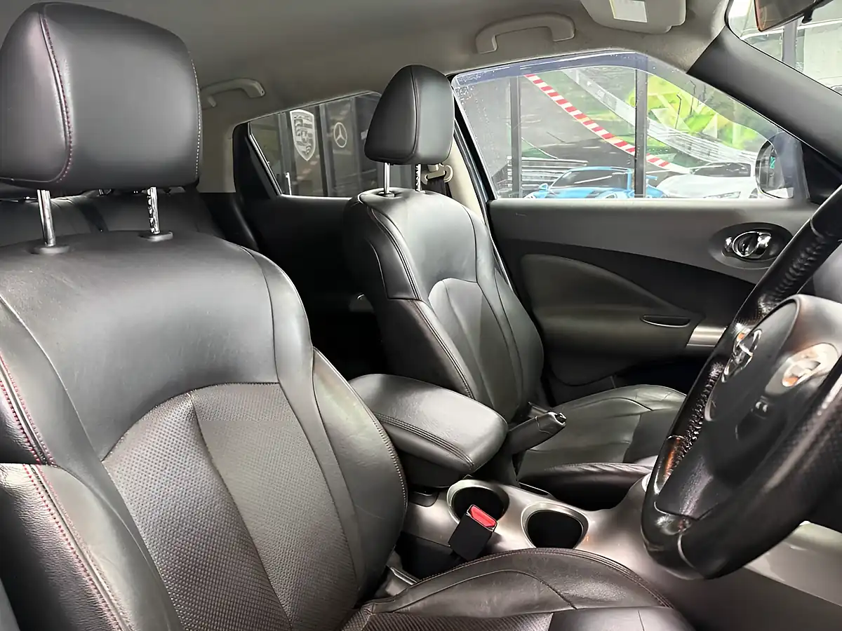 Used 2013 Nissan Juke Tekna Blue - Interior and Exterior details 5