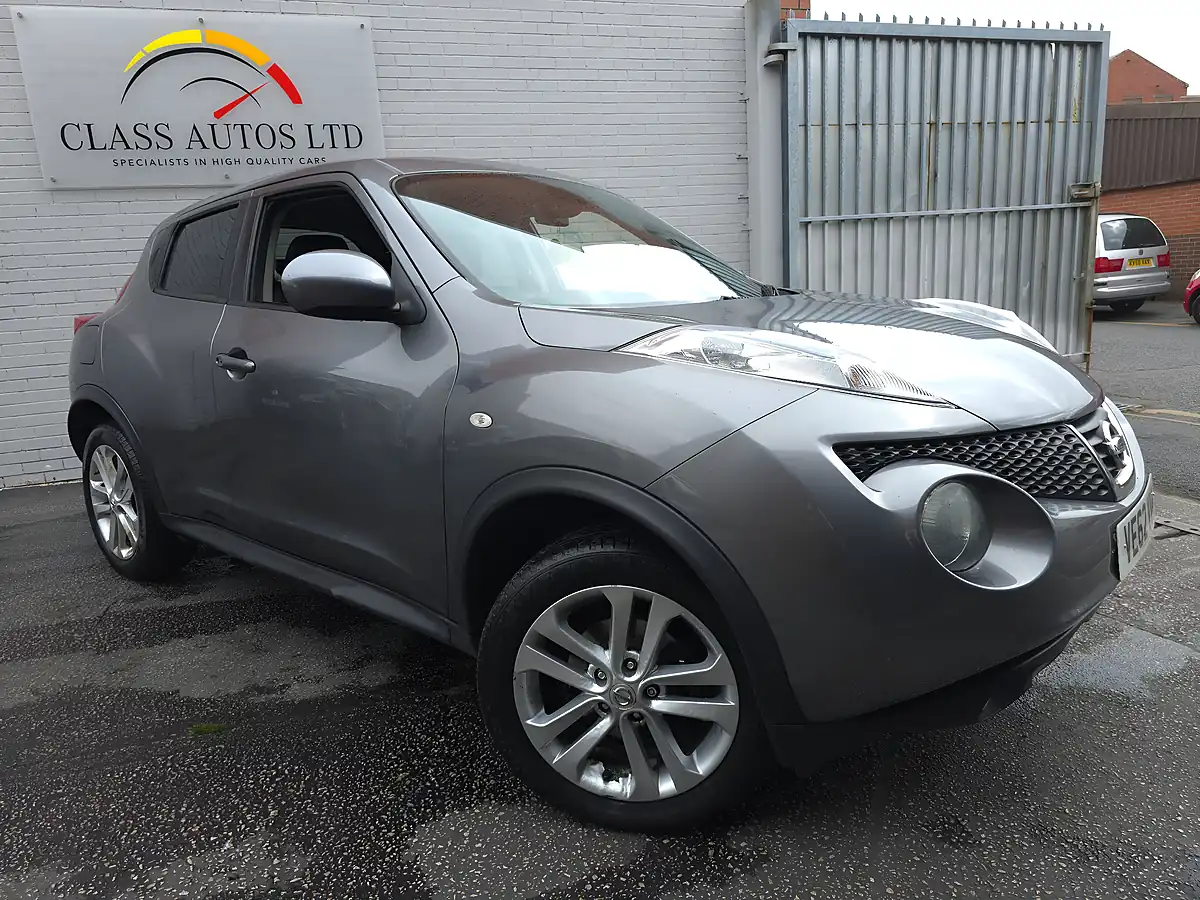 Used 2013 Nissan Juke Tekna Grey - Front View
