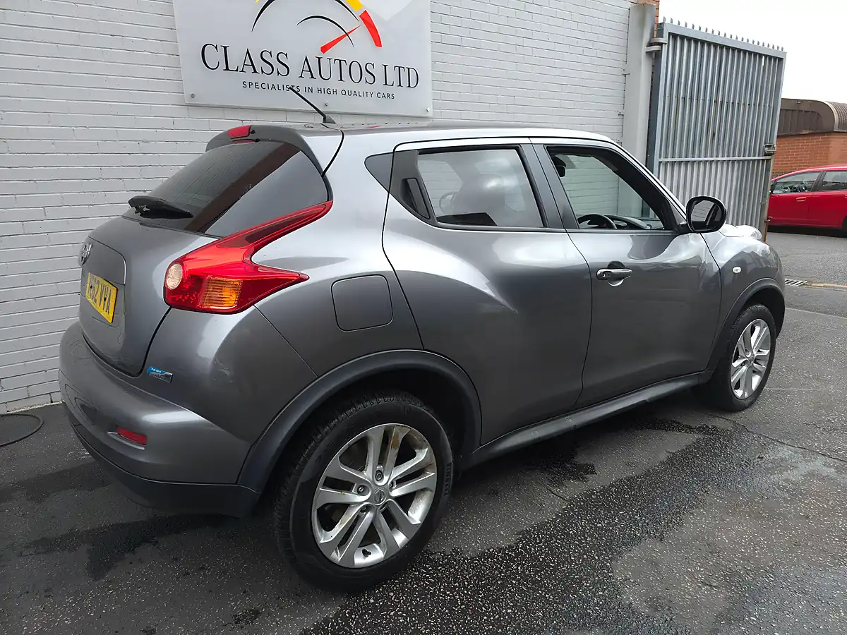 Used 2013 Nissan Juke Tekna Grey - Interior and Exterior details 16
