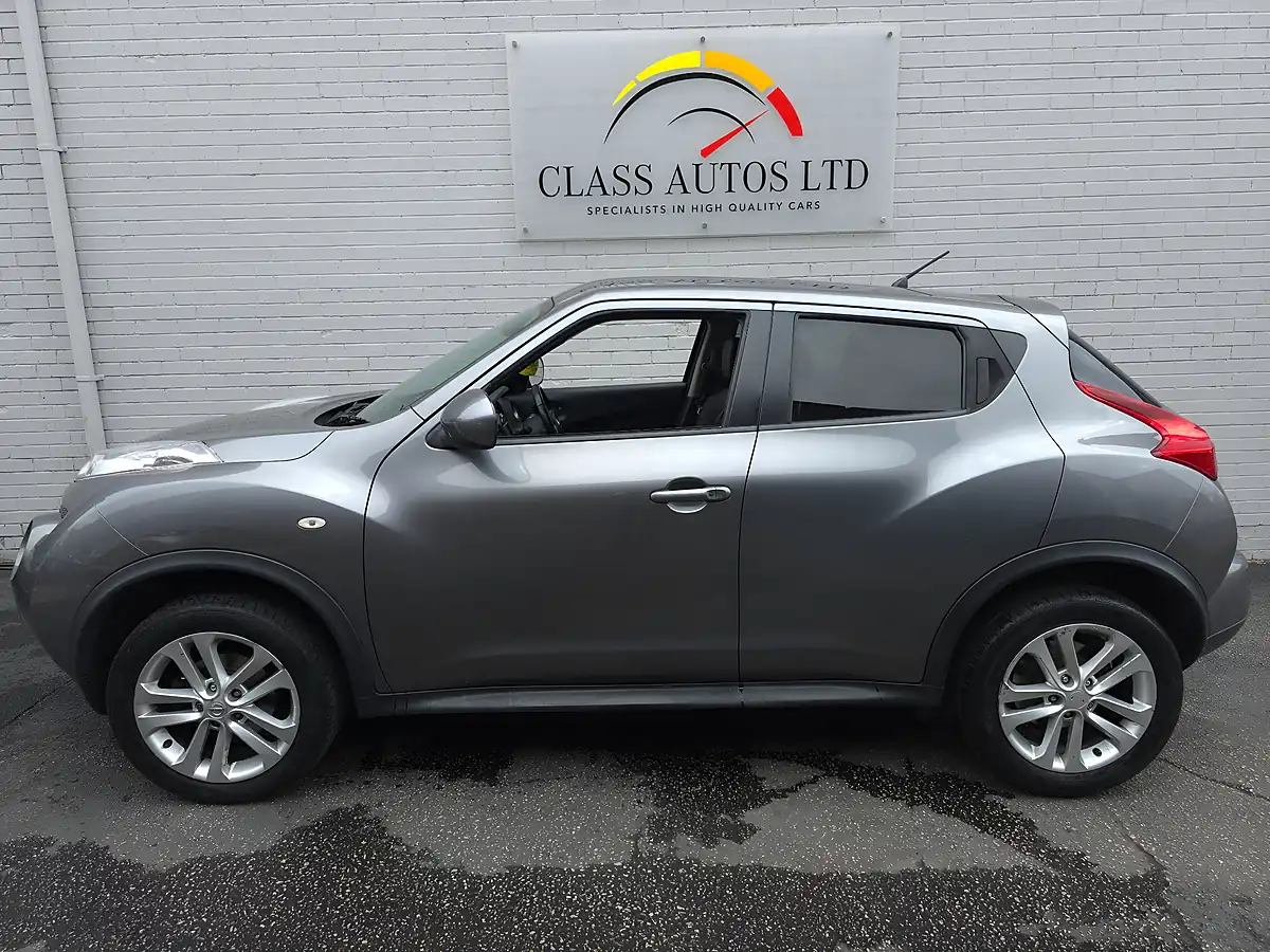 Used 2013 Nissan Juke Tekna Grey - Interior and Exterior details 8