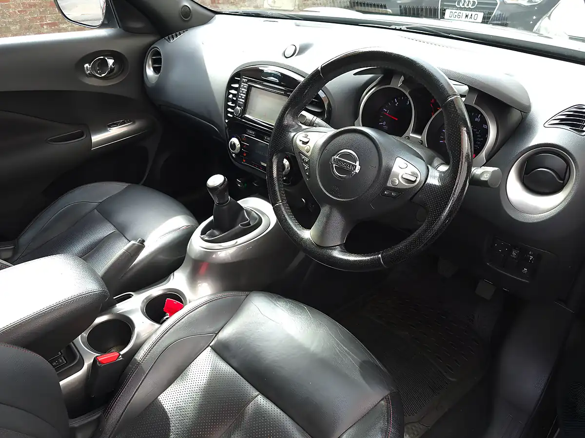 Used 2013 Nissan Juke Tekna Orange - Interior and Exterior details 10