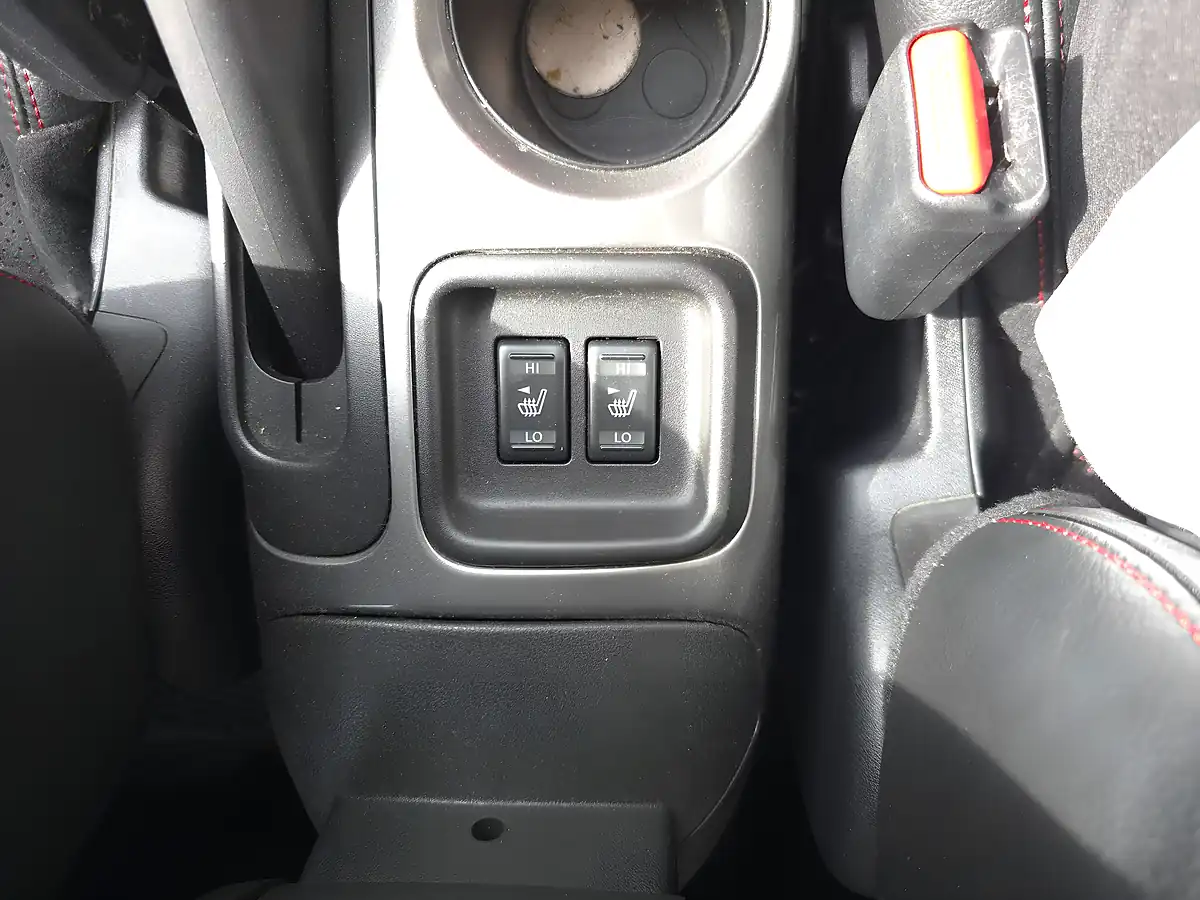 Used 2013 Nissan Juke Tekna Orange - Interior and Exterior details 11