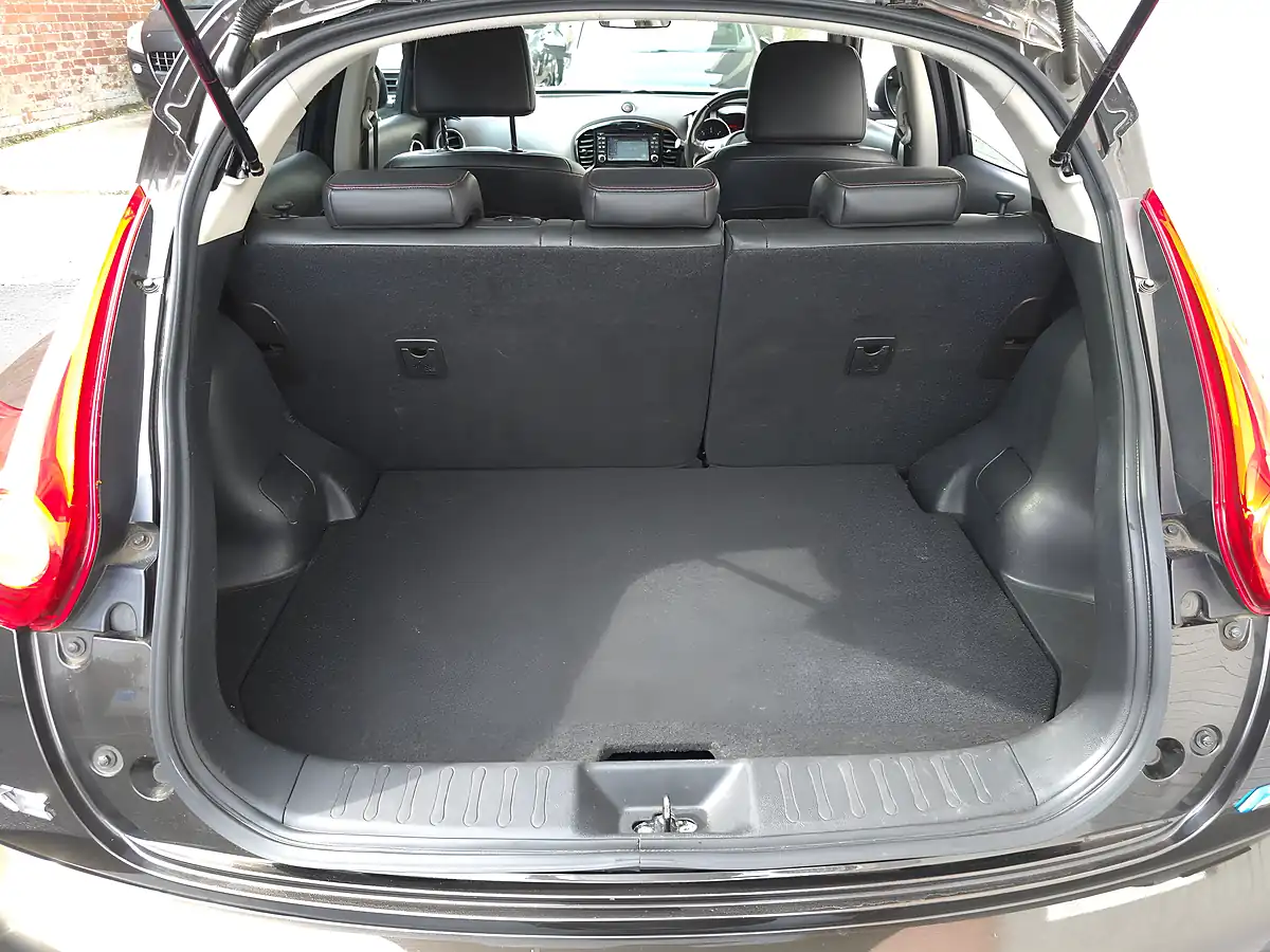 Used 2013 Nissan Juke Tekna Orange - Interior and Exterior details 12