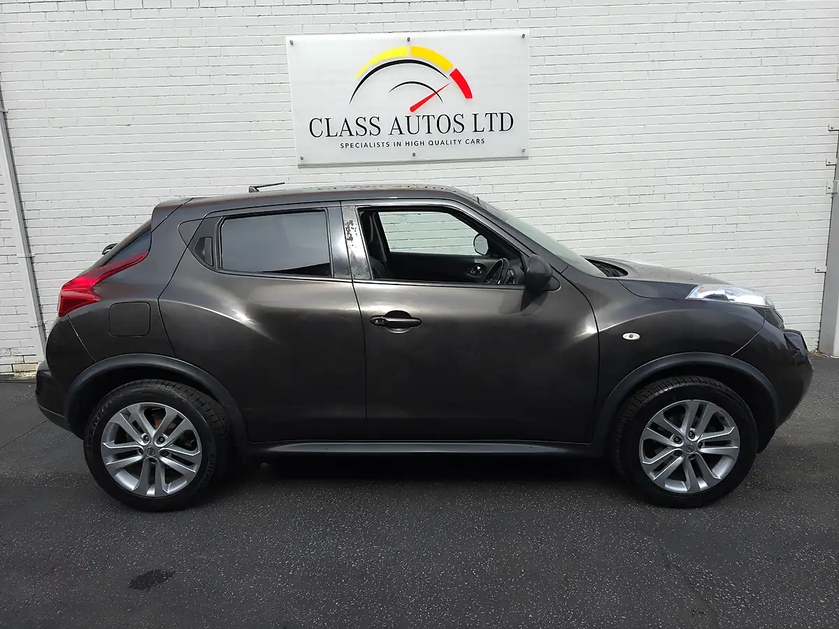 Used 2013 Nissan Juke Tekna Orange - Interior and Exterior details 16