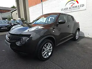 Used 2013 Nissan Juke Tekna Orange - Interior and Exterior details 4