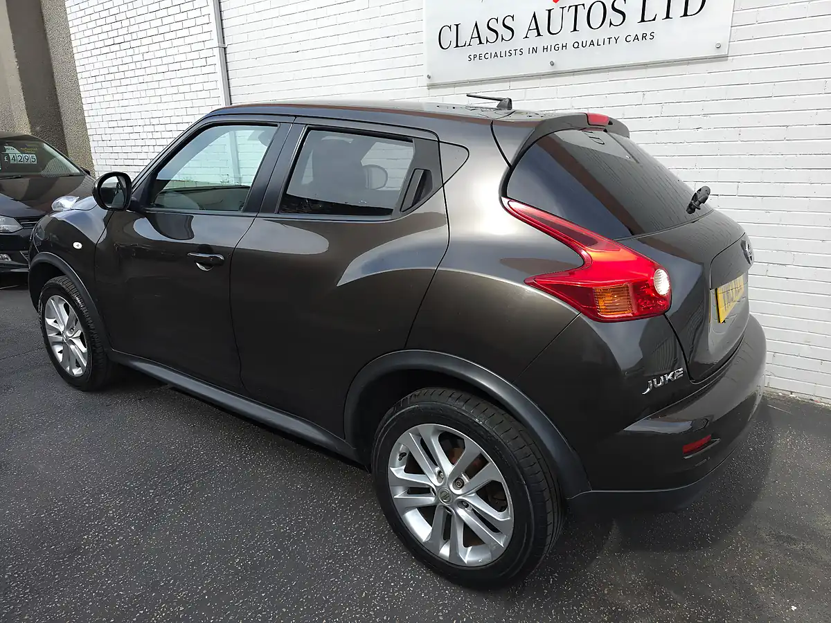 Used 2013 Nissan Juke Tekna Orange - Interior and Exterior details 5